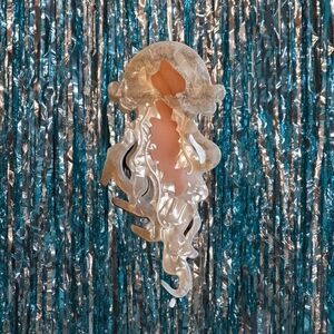 Iridescent Pearl Acrylic Jellyfish Hair Claw - Cream/White/Tan